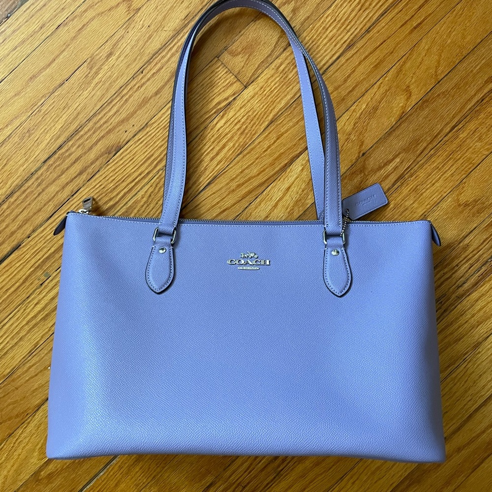 💜 NWT Coach Gallery Tote in Light Violet